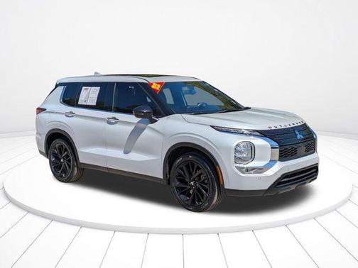 2022 Mitsubishi Outlander Black Edition 2WD