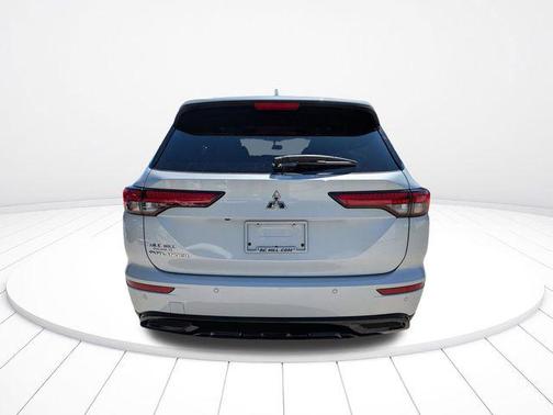 2022 Mitsubishi Outlander Black Edition 2WD