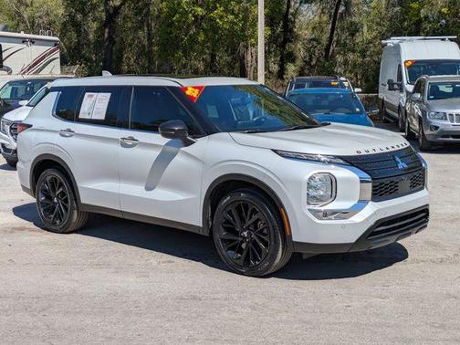 2022 Mitsubishi Outlander Black Edition 2WD
