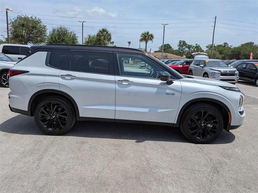 2025 Mitsubishi Outlander PHEV SEL