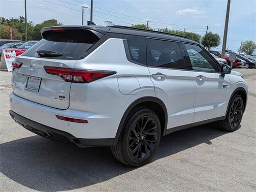 2025 Mitsubishi Outlander PHEV SEL