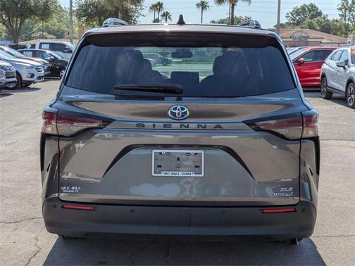 2023 Toyota Sienna XLE 8 Passenger