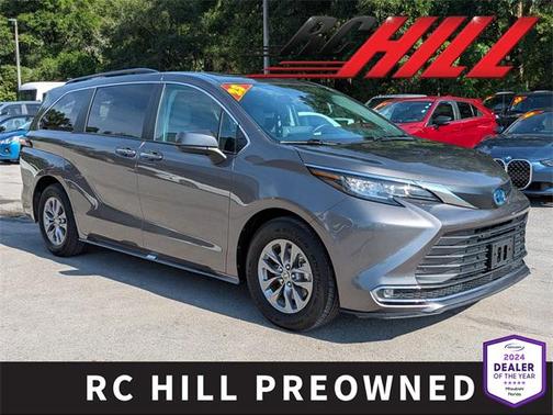 2023 Toyota Sienna XLE 8 Passenger