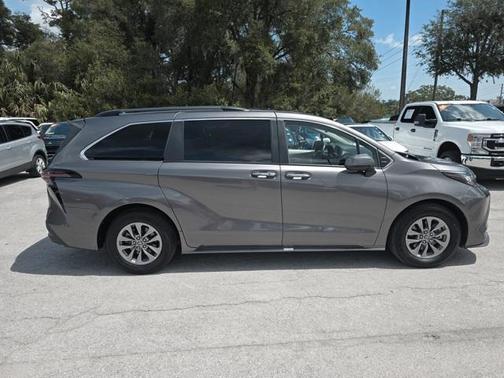2023 Toyota Sienna XLE 8 Passenger