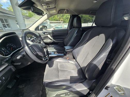 White Diamond 2024 Mitsubishi Eclipse Cross SE