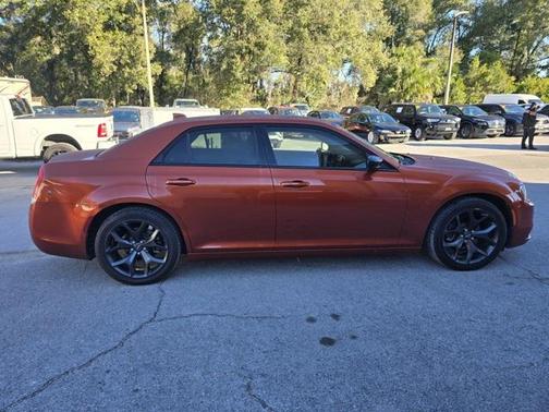 2021 Chrysler 300 Touring