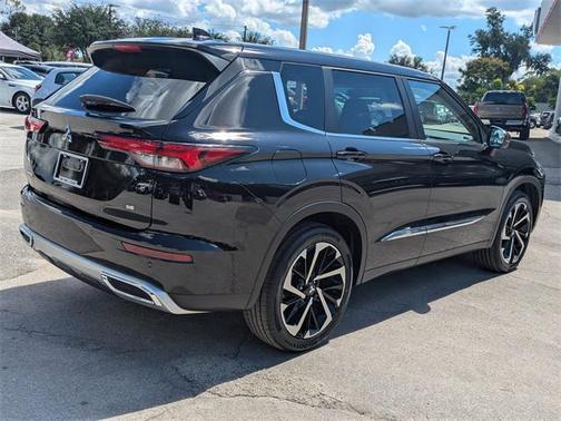 2022 Mitsubishi Outlander SE