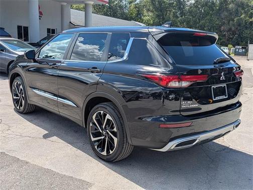 2022 Mitsubishi Outlander SE