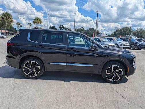 2022 Mitsubishi Outlander SE