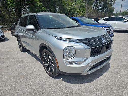 Alloy Silver Metallic 2024 Mitsubishi Outlander SE S-AWC
