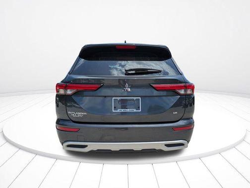Cosmic Blue Metallic 2024 Mitsubishi Outlander SE