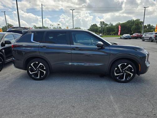 Cosmic Blue Metallic 2024 Mitsubishi Outlander SE