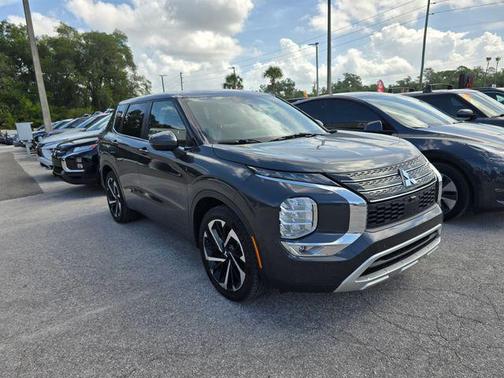 Cosmic Blue Metallic 2024 Mitsubishi Outlander SE
