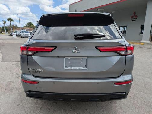 2022 Mitsubishi Outlander Black Edition 2WD
