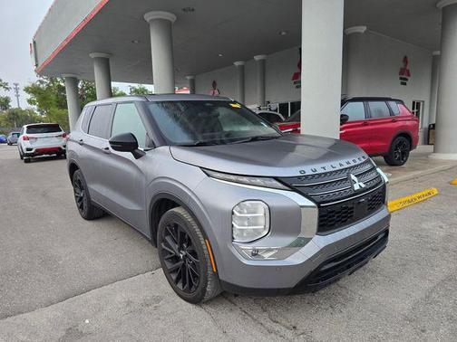 Mercury Gray Metallic 2022 Mitsubishi Outlander Black Edition 2WD