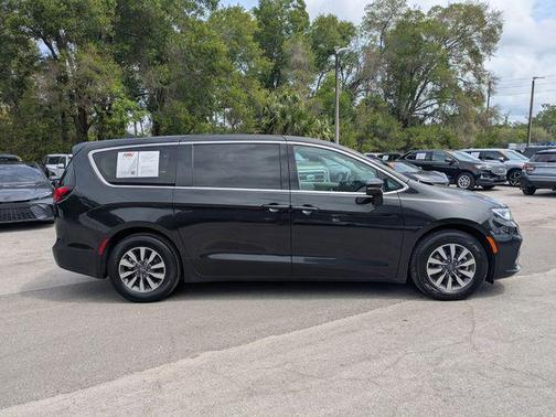 Brilliant Black Crystal Pearlcoat 2023 Chrysler Pacifica Hybrid Touring L