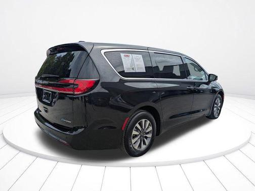 Brilliant Black Crystal Pearlcoat 2023 Chrysler Pacifica Hybrid Touring L