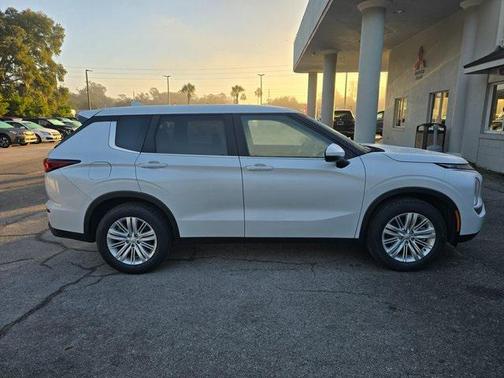 2024 Mitsubishi Outlander ES 2.5 2WD