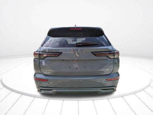 Moonstone Gray Metallic 2026 Mitsubishi Outlander SE 1.5T 2WD