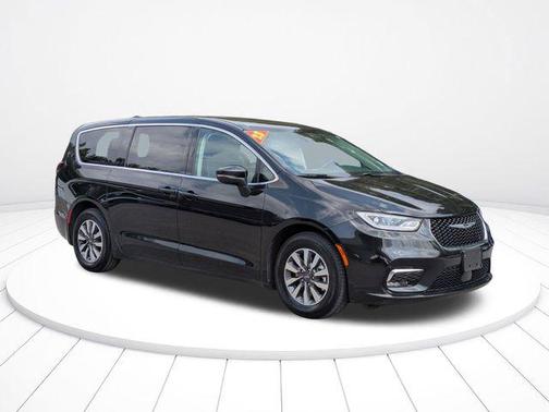 Brilliant Black Crystal Pearlcoat 2023 Chrysler Pacifica Hybrid Touring L