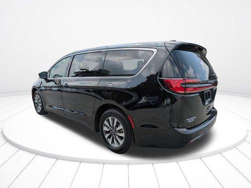 Brilliant Black Crystal Pearlcoat 2023 Chrysler Pacifica Hybrid Touring L