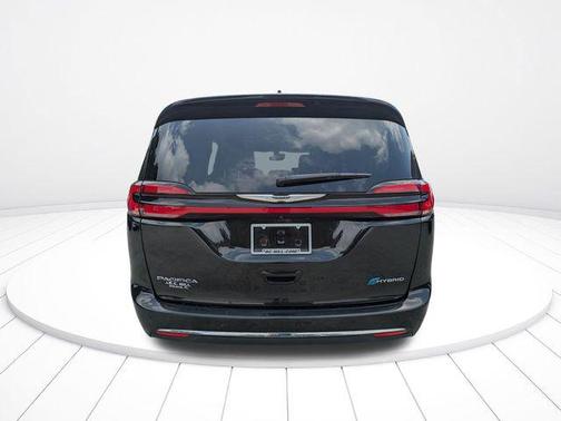 Brilliant Black Crystal Pearlcoat 2023 Chrysler Pacifica Hybrid Touring L