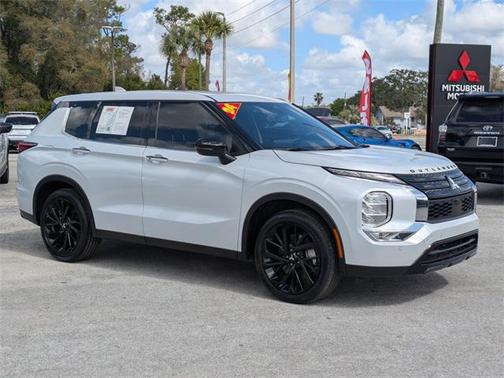 2024 Mitsubishi Outlander SE Black Edition w/Pano Roof S-AWC