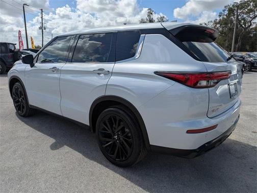 2024 Mitsubishi Outlander SE Black Edition w/Pano Roof S-AWC