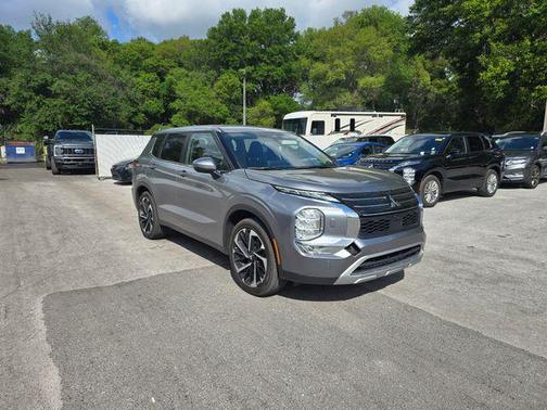 Alloy Silver Metallic 2024 Mitsubishi Outlander SE 2.5 S-AWC