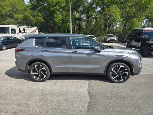 Alloy Silver Metallic 2024 Mitsubishi Outlander SE 2.5 S-AWC