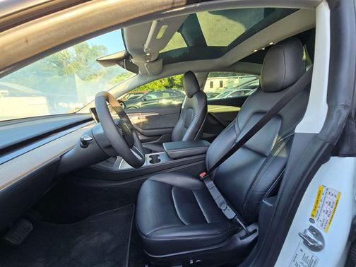 Pearl White Multi-Coat 2022 Tesla Model 3 Long Range