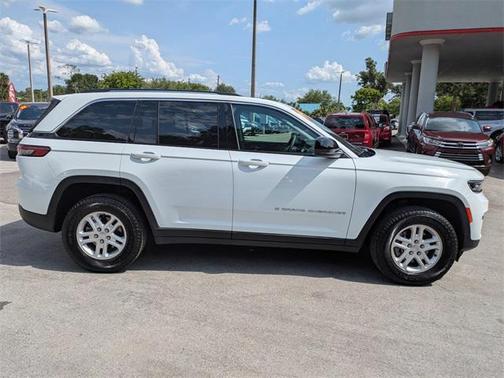 2024 Jeep Grand Cherokee Laredo