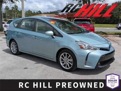 2017 Toyota Prius v Five