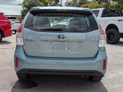 2017 Toyota Prius v Five
