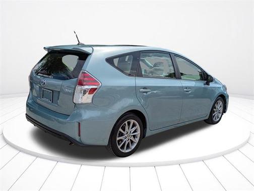 2017 Toyota Prius v Five