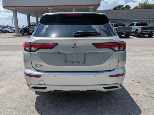 Gray 2024 Mitsubishi Outlander SE