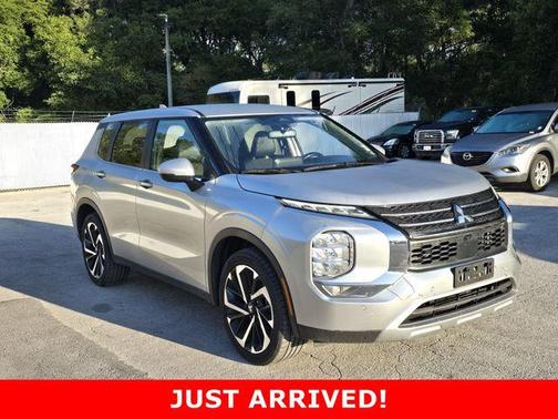 Gray 2024 Mitsubishi Outlander SE