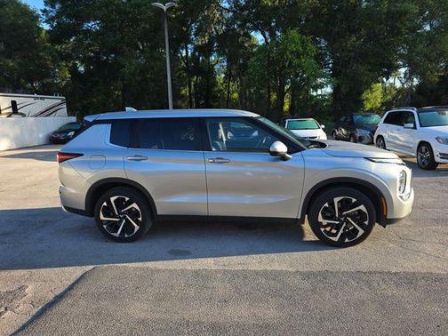 Gray 2024 Mitsubishi Outlander SE