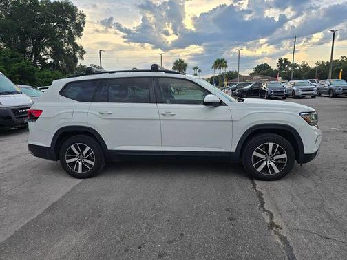 Pure White 2022 Volkswagen Atlas 2.0T SE