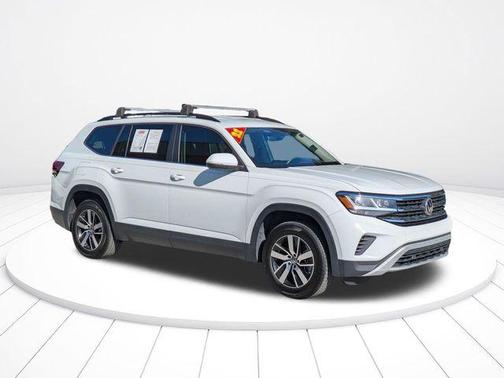 Pure White 2022 Volkswagen Atlas 2.0T SE
