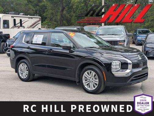 Labrador Black Pearl 2023 Mitsubishi Outlander ES 2.5 2WD