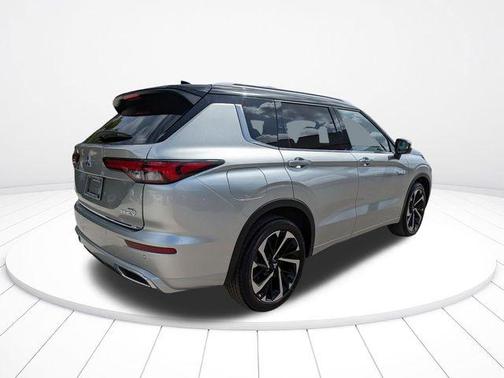 Alloy Silver Metallic W/ Black Roof 2025 Mitsubishi Outlander PHEV SEL