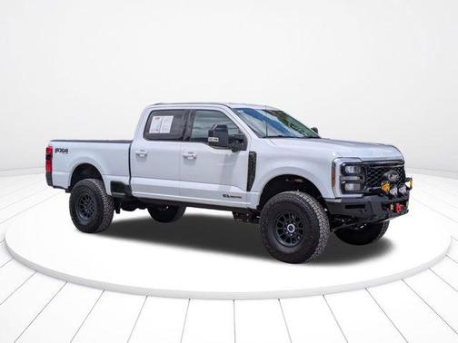 Oxford White 2025 Ford F-250 Lariat