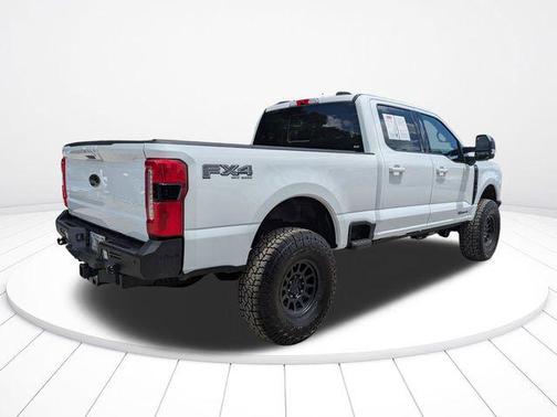 Oxford White 2025 Ford F-250 Lariat