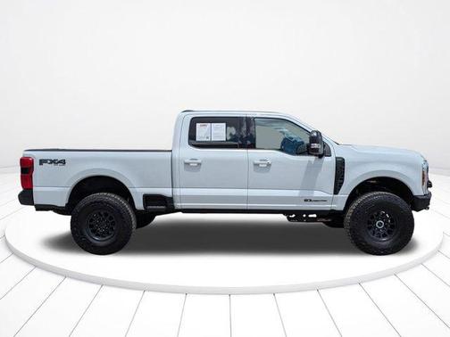 Oxford White 2025 Ford F-250 Lariat
