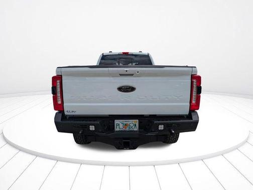 Oxford White 2025 Ford F-250 Lariat
