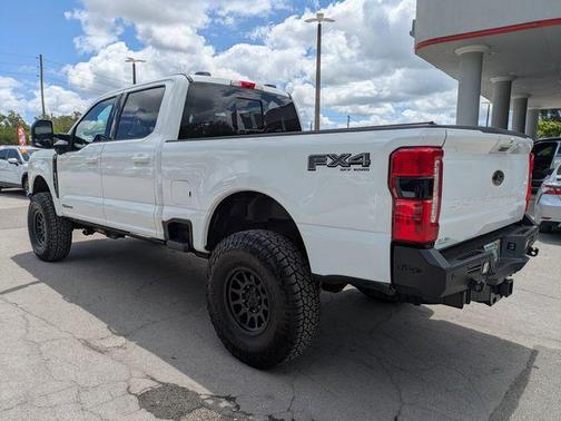 Oxford White 2025 Ford F-250 Lariat