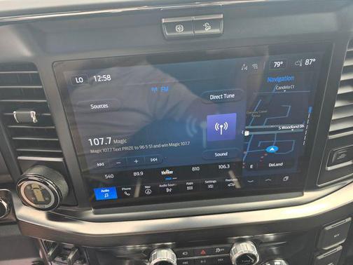 Oxford White 2025 Ford F-250 Lariat