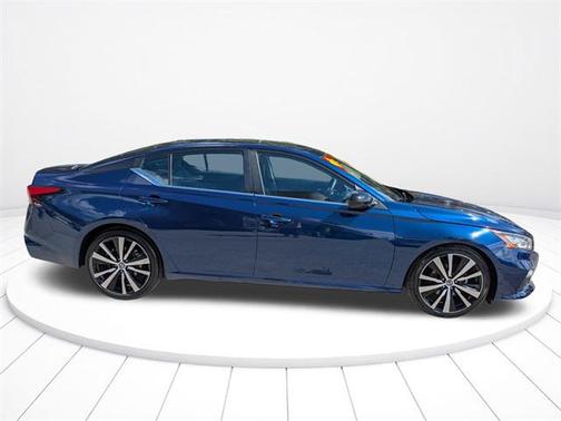 2022 Nissan Altima SR FWD