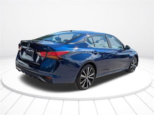 2022 Nissan Altima SR FWD